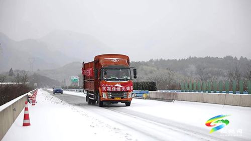 松桃交通部門全力應(yīng)對(duì)低溫雨雪冰凍天氣