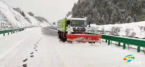 松桃交通部門全力應(yīng)對(duì)低溫雨雪冰凍天氣