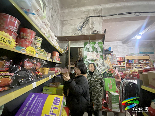 松桃市場監(jiān)督管理局開展食品流通監(jiān)管領(lǐng)域?qū)ｍ棛z查