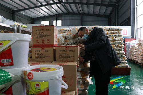 嚴把食品安全關(guān) 護航開學“第一餐”