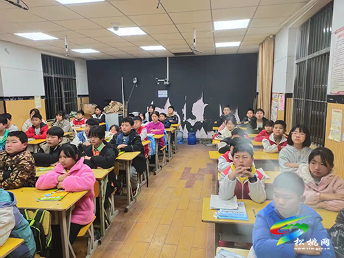 沙壩河鄉(xiāng)中小學(xué)組織上好2022年春季學(xué)期“開(kāi)學(xué)第一課”