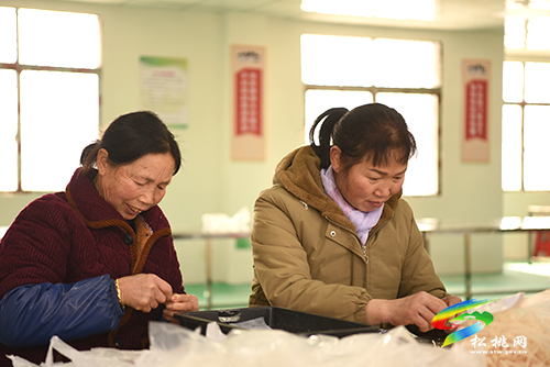 松桃：企業(yè)車間下沉到“村頭” 鄉(xiāng)村產業(yè)振興有“望頭”