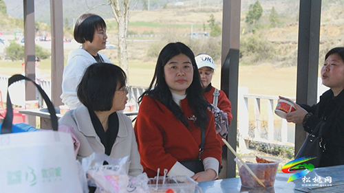 ​歡聚長(zhǎng)征村　共度國(guó)際勞動(dòng)?jì)D女節(jié)