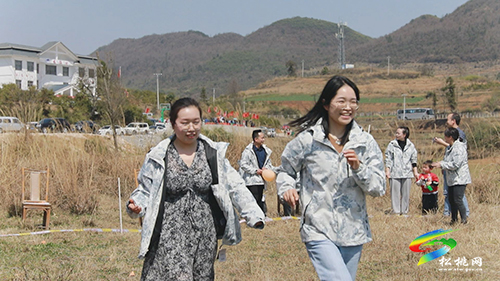 ​歡聚長(zhǎng)征村　共度國(guó)際勞動(dòng)?jì)D女節(jié)