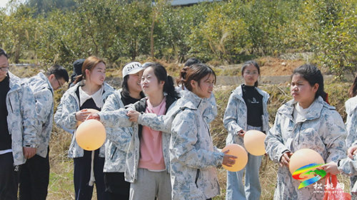 ​歡聚長(zhǎng)征村　共度國(guó)際勞動(dòng)?jì)D女節(jié)