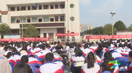 松桃人民法院：現(xiàn)場(chǎng)庭審進(jìn)校園  以案普法助成長(zhǎng)