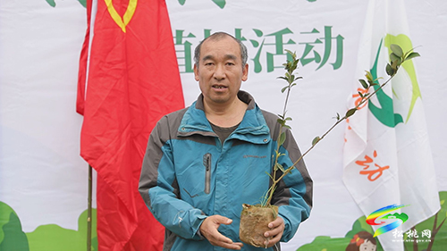 ​松桃開(kāi)展“我為家鄉(xiāng)捐棵樹(shù)·同心共建春暉林”植樹(shù)活動(dòng)