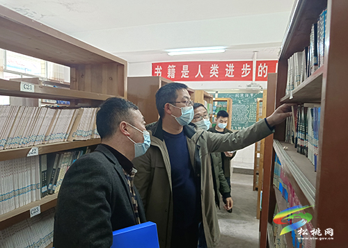 甘龍鎮(zhèn)多部門聯(lián)合開展“掃黃打非”暨校園周邊安全檢查專項(xiàng)行動
