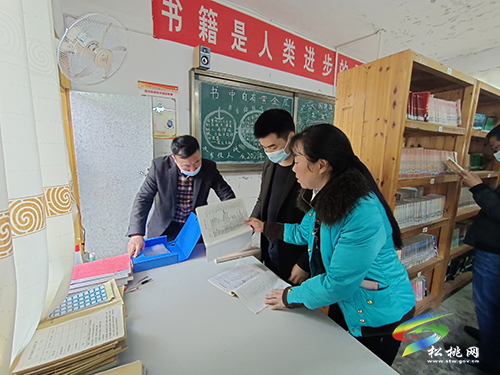 甘龍鎮(zhèn)多部門聯(lián)合開展“掃黃打非”暨校園周邊安全檢查專項(xiàng)行動