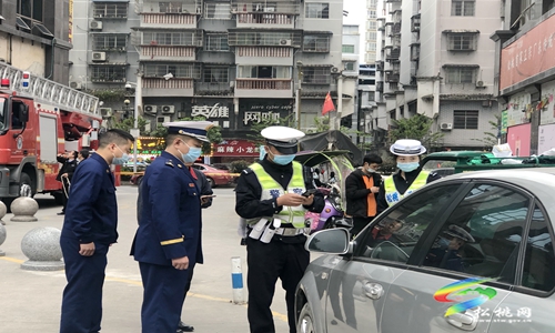松桃消防聯(lián)合交警開展“打非治違”專項整治行動