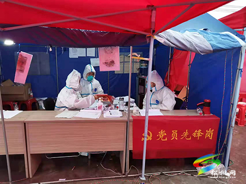 松桃：黨旗在抗“疫”最前方高高飄揚(yáng)！