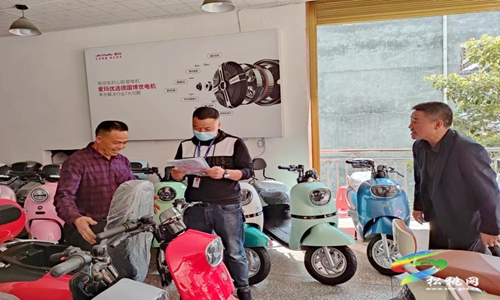 松桃市場(chǎng)監(jiān)督管理局開展摩托車、電動(dòng)自行車市場(chǎng)專項(xiàng)檢查