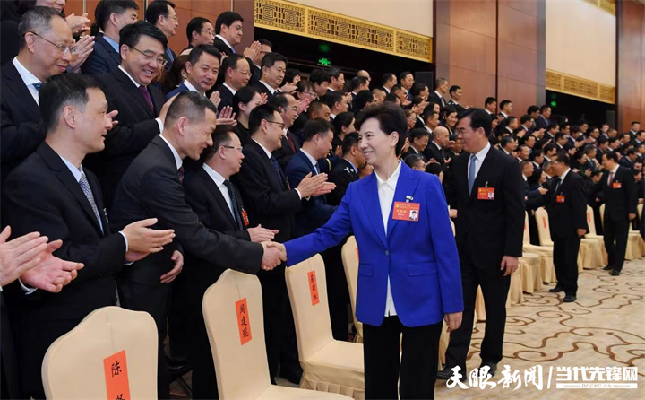 諶貽琴李炳軍劉曉凱看望出席省第十三次黨代會(huì)代表