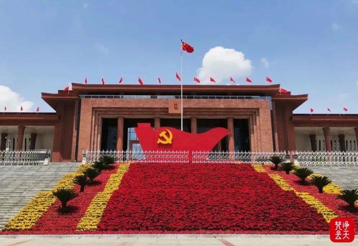 【喜迎省第十三次黨代會】出席省第十三次黨代會的銅仁代表團順利抵筑