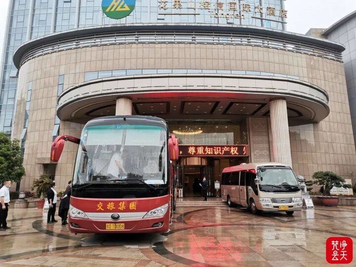【喜迎省第十三次黨代會】出席省第十三次黨代會的銅仁代表團順利抵筑