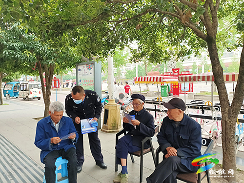 松桃公安局開展《反有組織犯罪法》普法宣傳活動
