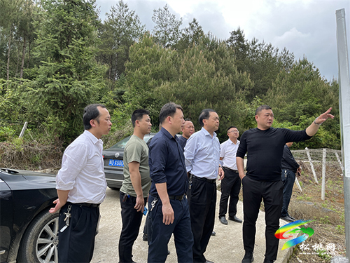 龍秀福到長坪鄉(xiāng)調研民族宗教、農業(yè)產業(yè)發(fā)展等工作