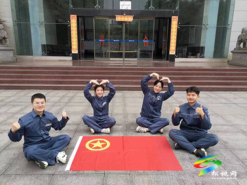 松桃供電局：開展“我和團旗團徽同框”活動