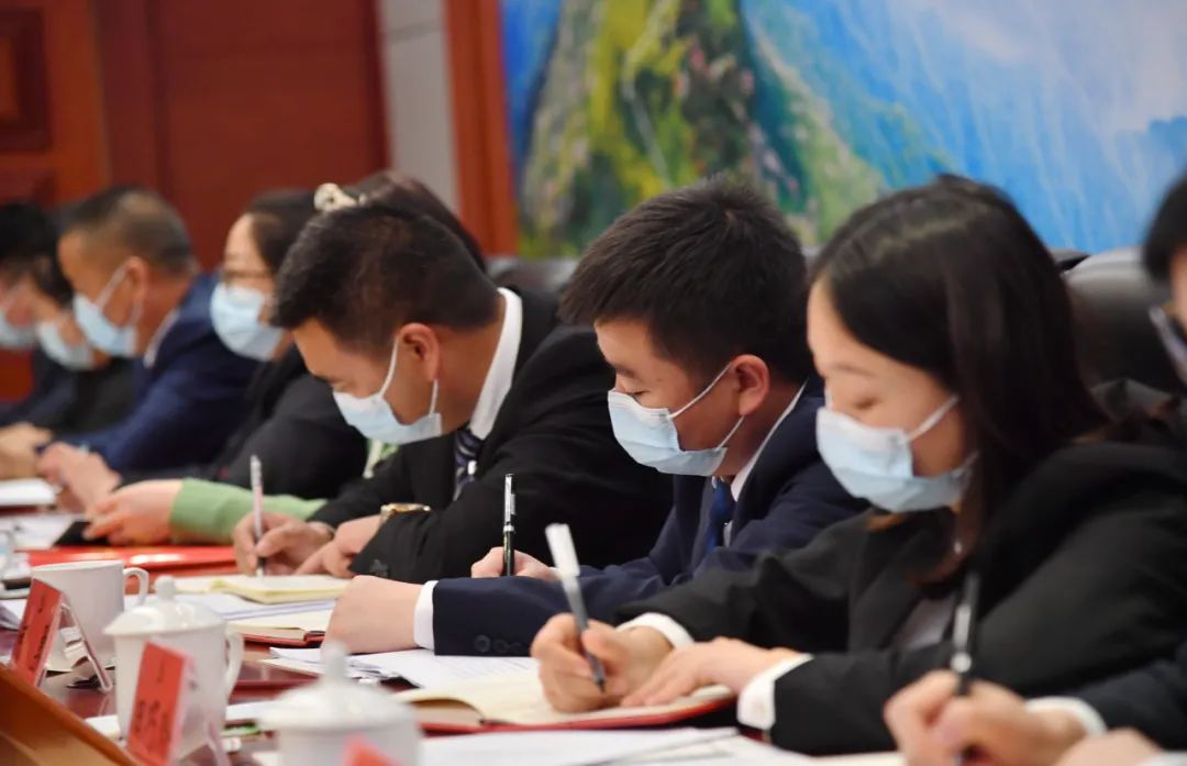 銅仁市代表團(tuán)熱議省委報告和省紀(jì)委工作報告