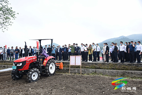 2022年全市農(nóng)業(yè)機(jī)械化現(xiàn)場推進(jìn)會(huì)召開