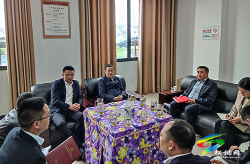 龍群躍到苗王城西疫情防控服務點、正大鎮(zhèn)調(diào)研督導疫情防控等工作