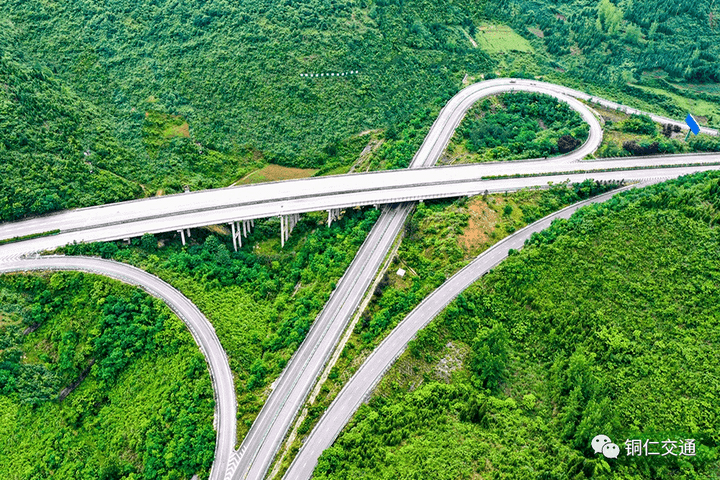 最美風(fēng)景在路上！沿著“醉美高速”去旅行