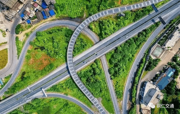最美風(fēng)景在路上！沿著“醉美高速”去旅行