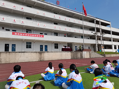 寨英鎮(zhèn)中學(xué)舉行法治教育報告會
