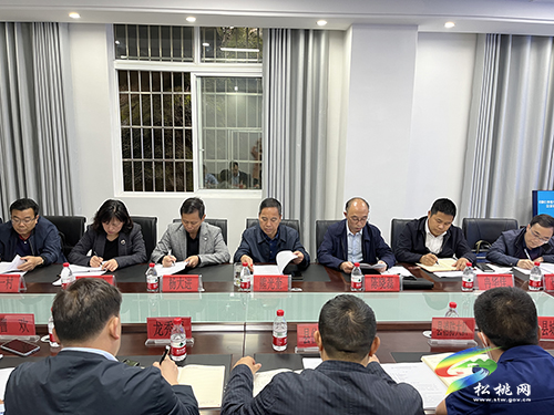 熊光奎率市人大立法調(diào)研組來松桃開展《銅仁市住宅物業(yè)管理條例》立法調(diào)研