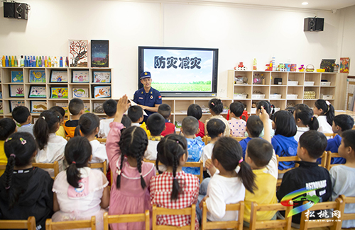 【共守美好家園】松桃消防救援大隊(duì)到縣實(shí)驗(yàn)幼兒園開展防災(zāi)減災(zāi)知識(shí)宣傳