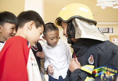 【共守美好家園】松桃消防救援大隊(duì)到縣實(shí)驗(yàn)幼兒園開展防災(zāi)減災(zāi)知識(shí)宣傳