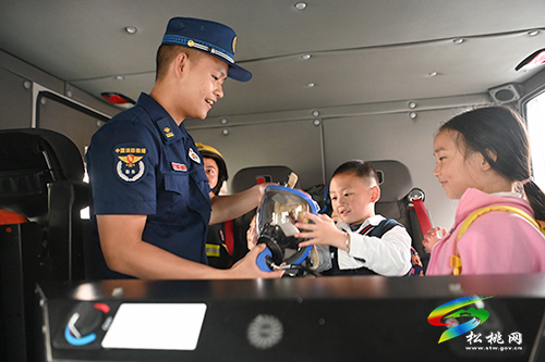 【共守美好家園】松桃消防救援大隊(duì)到縣實(shí)驗(yàn)幼兒園開展防災(zāi)減災(zāi)知識(shí)宣傳