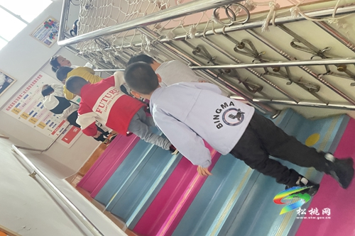 松桃第二幼兒園開展反恐防暴演練活動(dòng)