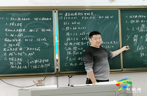 【松桃才俊展風(fēng)采】三尺講臺獻青春　一片丹心育桃李——記松桃縣第二批縣管專家、省級骨干教師銅仁市名師熊勇