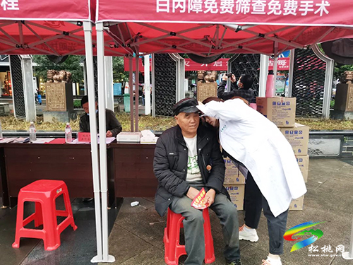 ​松桃殘聯(lián)開展第三十二次以“促進殘疾人就業(yè)，保障殘疾人權(quán)益”為主題的全國助殘日宣傳活動