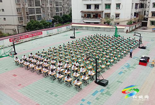 ​松桃第三完小開展2022年春季學(xué)期“喜迎黨的二十大·翰墨潤(rùn)童心”師生硬筆書法同臺(tái)大比拼活動(dòng)