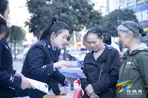 松桃公安：多措并舉掀起打擊整治養(yǎng)老詐騙宣傳熱潮