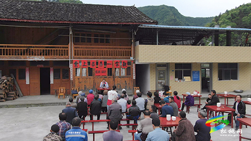 松桃：志愿“照”進(jìn)大山微笑定格幸福