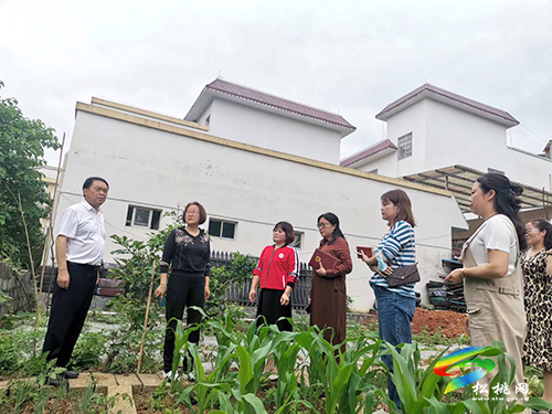 石小莉到縣實驗幼兒園調(diào)研指導(dǎo)教育工作