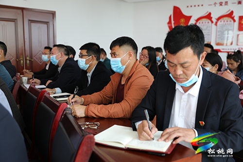 龍群躍到育才社區(qū)宣講省第十三次黨代會(huì)精神
