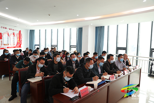龍群躍到育才社區(qū)宣講省第十三次黨代會(huì)精神