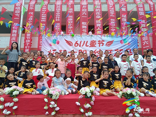 “托起太陽綻放花朵”——大路鎮(zhèn)寨冠村小學(xué)慶“六一”活動(dòng)舉行