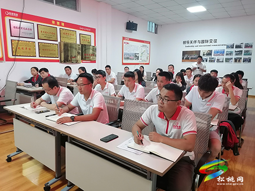 縣委“理論專家+”赴德康農(nóng)牧公司宣講省第十三次黨代會(huì)精神