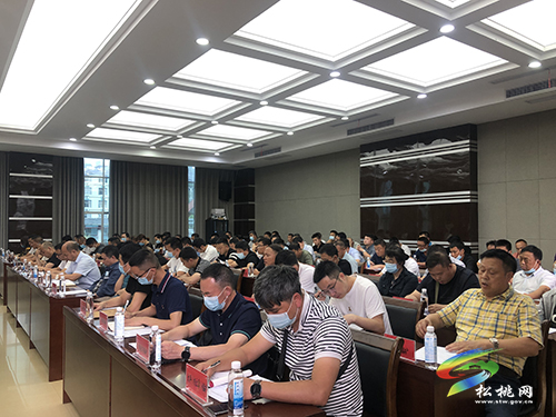 松桃安全生產(chǎn)“打非治違”暨非煤礦山企業(yè)集中約談會(huì)召開