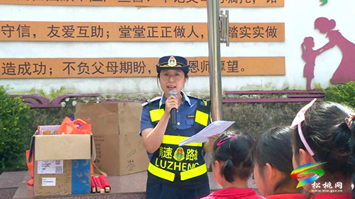 松桃高速公路“一路多方”聯(lián)合開展安全生產(chǎn)月宣傳活動