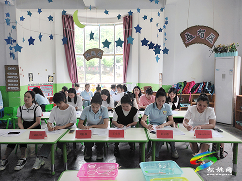 玩轉(zhuǎn)科學(xué) 以研促教——寨英鎮(zhèn)開展幼教科學(xué)領(lǐng)域探索觀摩教學(xué)活動