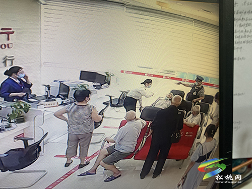 貴州銀行松桃支行妥善應(yīng)對處置一起突發(fā)事件全力挽救客戶生命