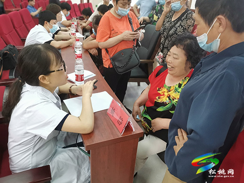 “關(guān)愛女性健康中國行”活動走進(jìn)松桃