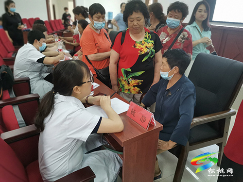 “關(guān)愛女性健康中國行”活動走進(jìn)松桃
