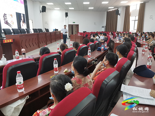 “關(guān)愛女性健康中國行”活動走進(jìn)松桃